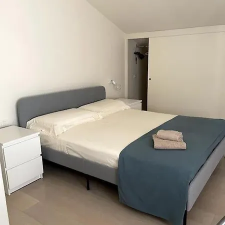 דירה Mansarda A Due Passi Dal Centro/mare צ'יביטאנובה מארקה